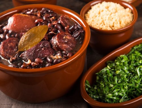 Comida típica brasileña, feijoada