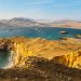 Paisaje de playa con aguas cristalinas que se encuentra en Perú