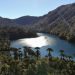Montañas boscosas con un lago en la Región de La Araucanía